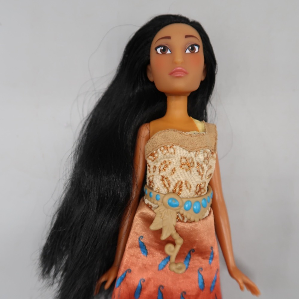 2017 Hasbro Disney Princess Pocahontas Royal Shimmer Doll w extra skirt